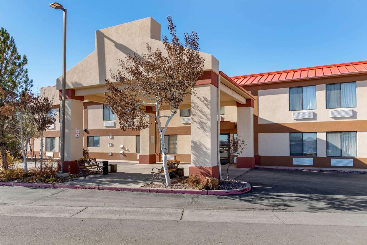 Econo Lodge Pueblo Luaran gambar