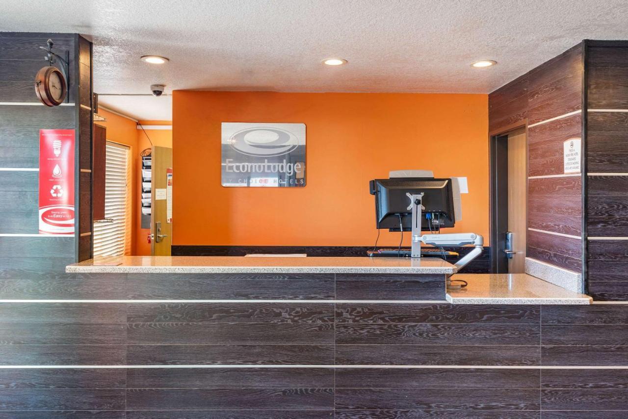 Econo Lodge Pueblo Luaran gambar