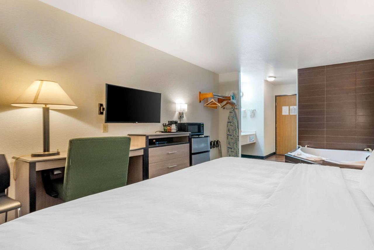 Econo Lodge Pueblo Luaran gambar