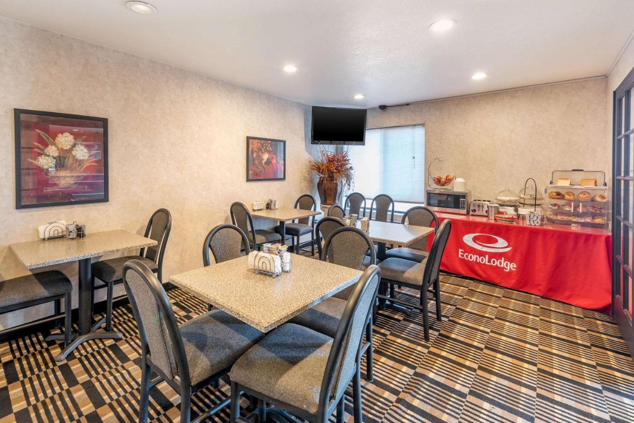 Econo Lodge Pueblo Luaran gambar