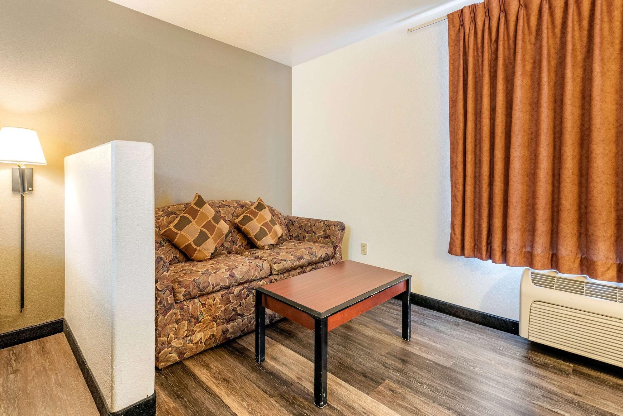 Econo Lodge Pueblo Luaran gambar