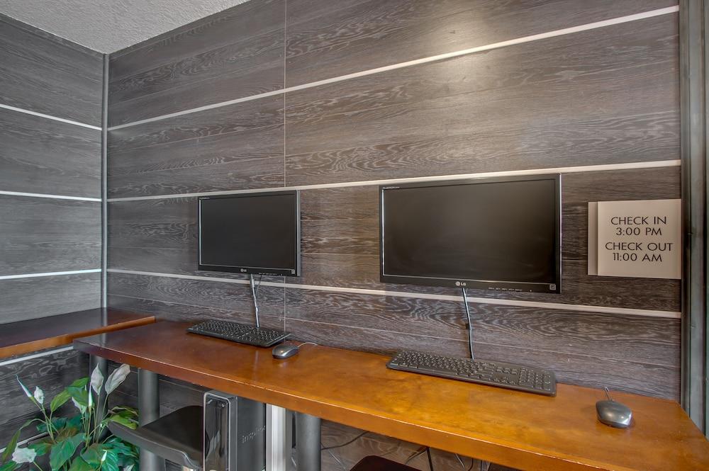 Econo Lodge Pueblo Luaran gambar
