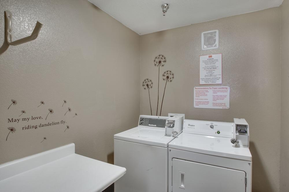 Econo Lodge Pueblo Luaran gambar