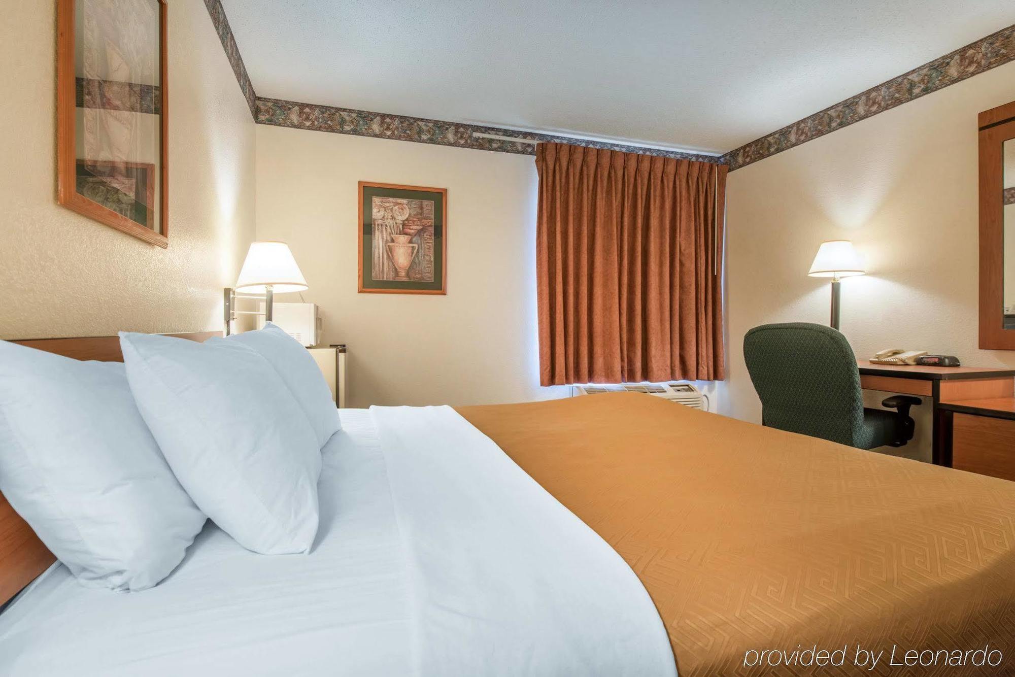 Econo Lodge Pueblo Luaran gambar