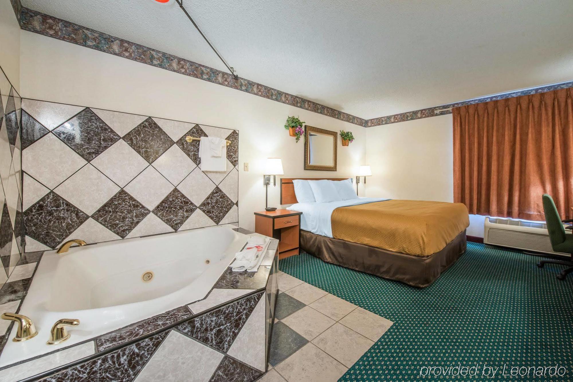 Econo Lodge Pueblo Luaran gambar
