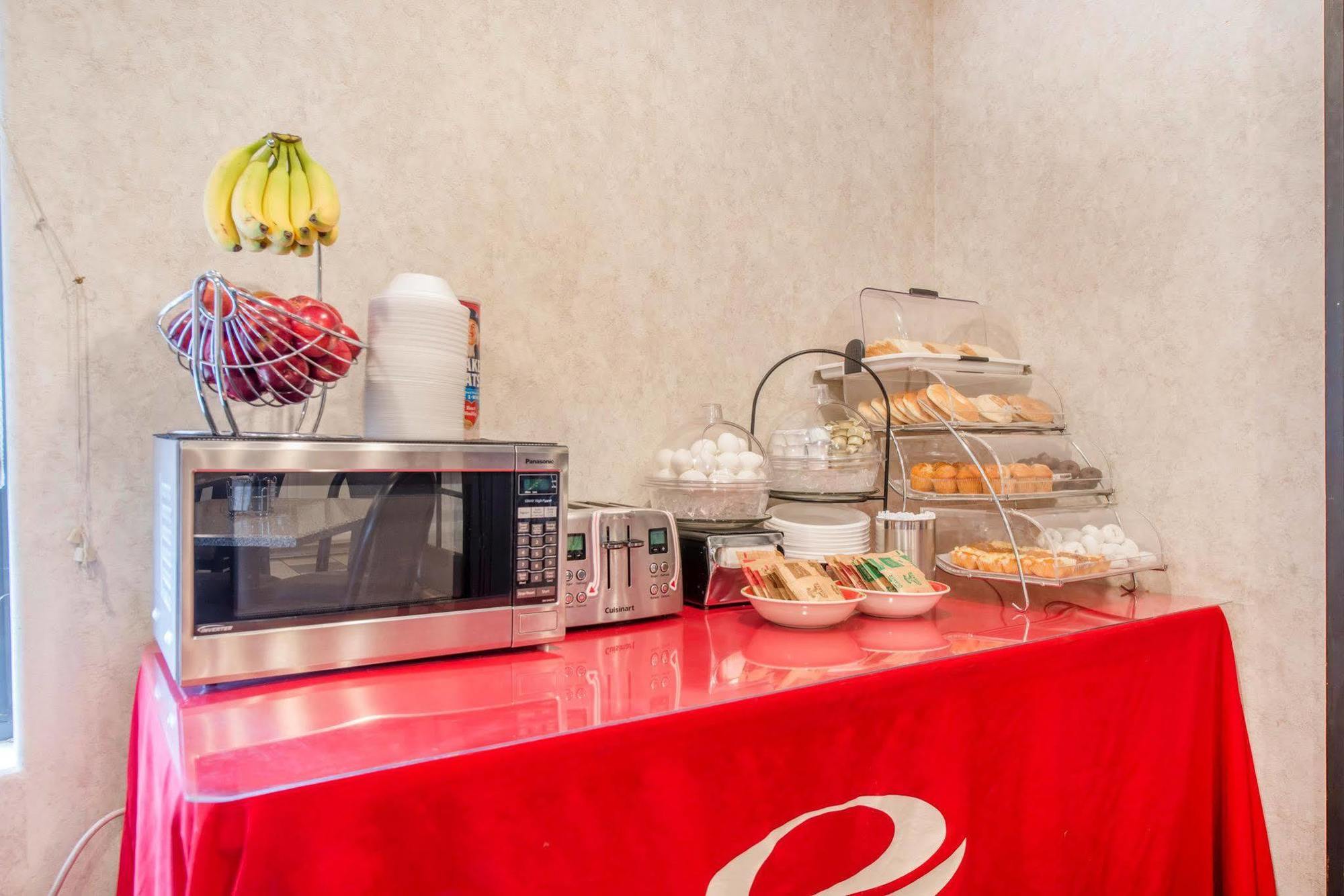 Econo Lodge Pueblo Luaran gambar