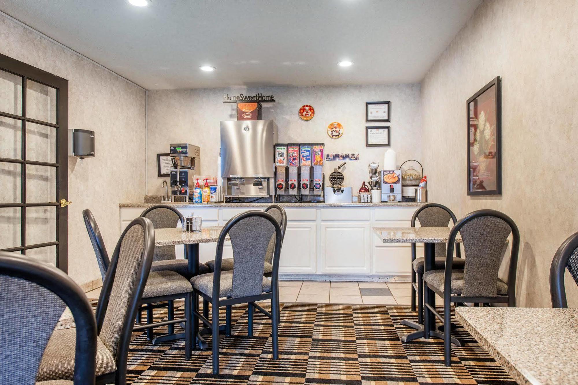 Econo Lodge Pueblo Luaran gambar