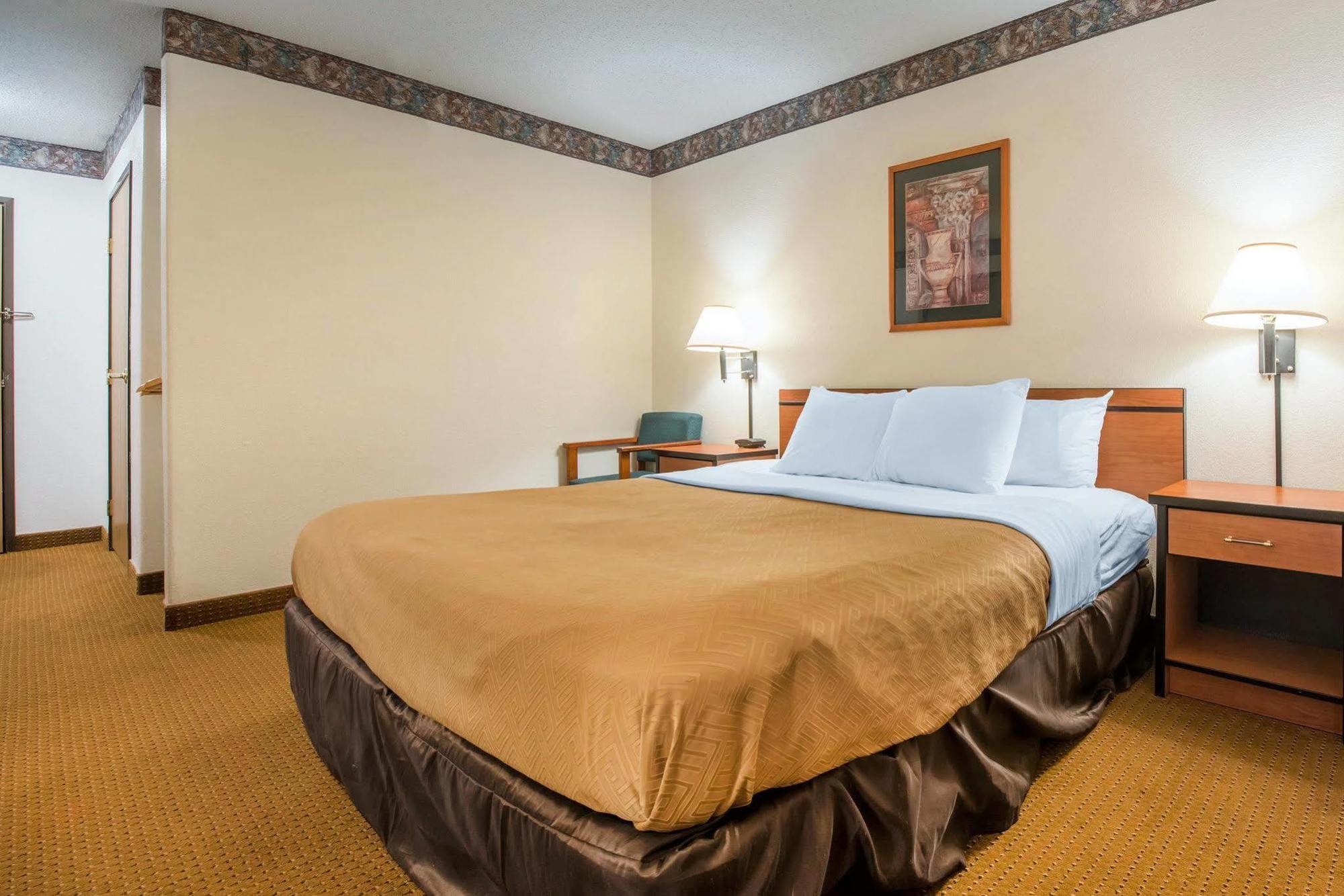 Econo Lodge Pueblo Luaran gambar