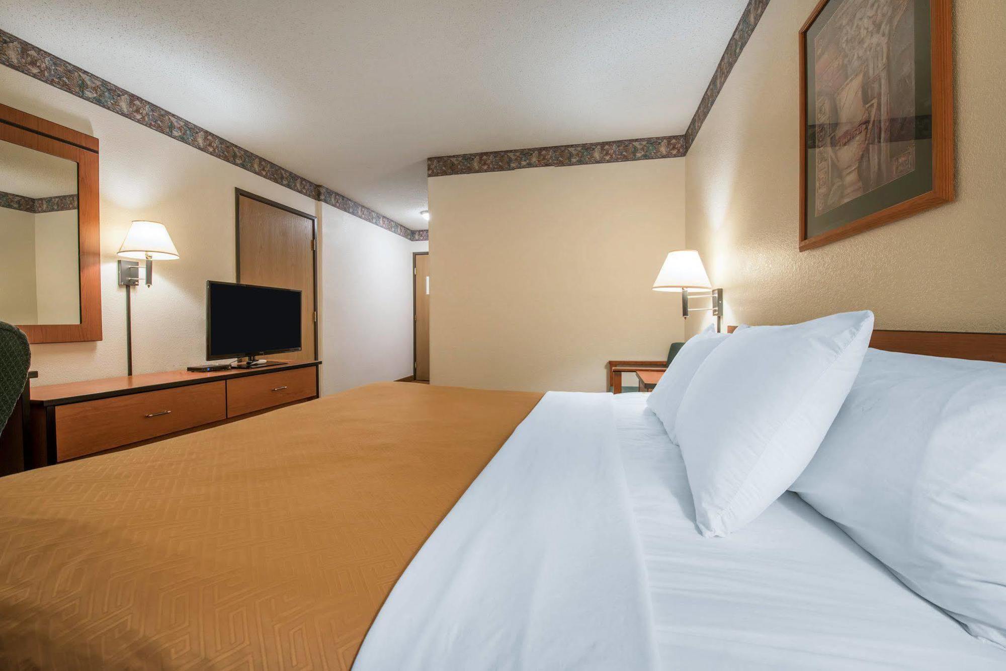 Econo Lodge Pueblo Luaran gambar