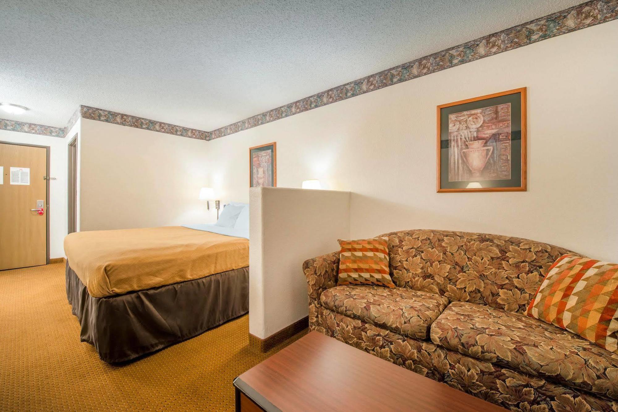 Econo Lodge Pueblo Luaran gambar
